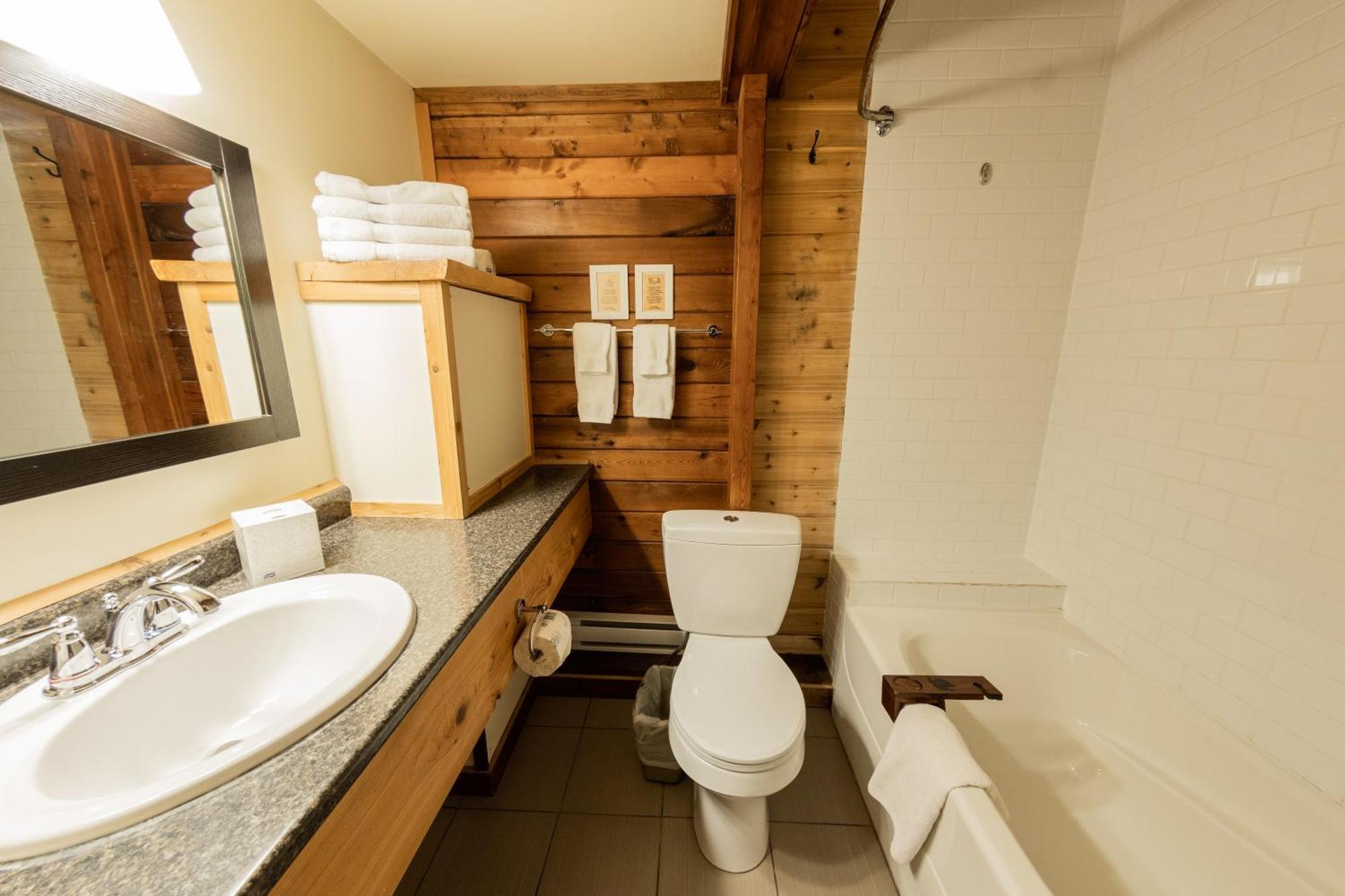 Ocean Village Resort Tofino Esterno foto