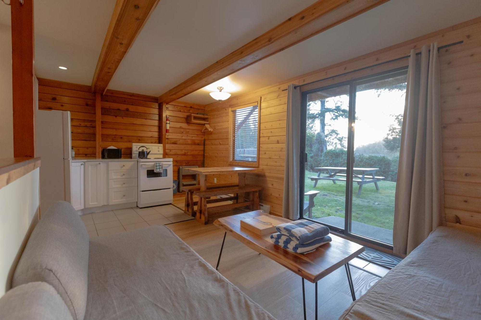 Ocean Village Resort Tofino Esterno foto