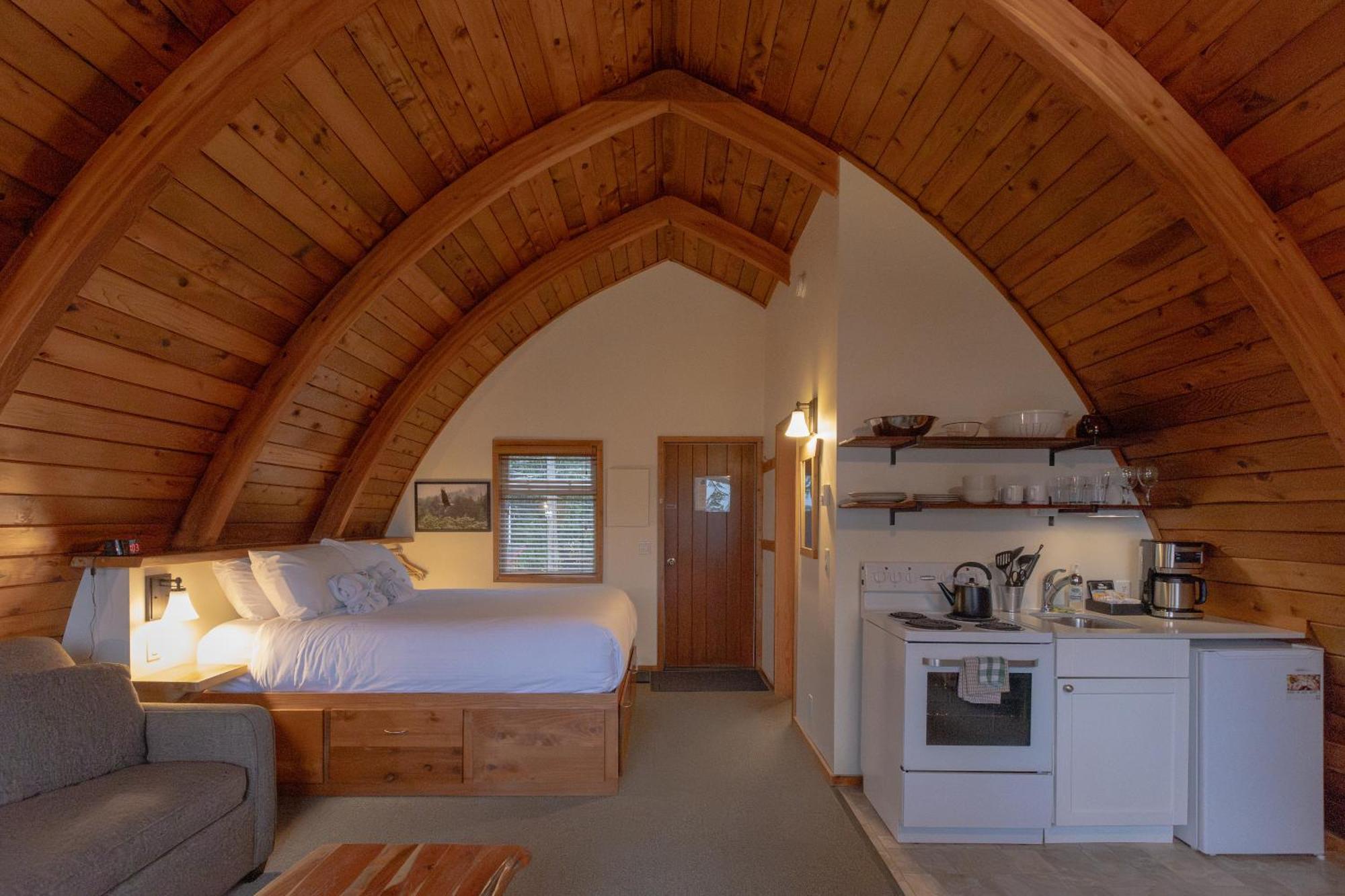 Ocean Village Resort Tofino Esterno foto